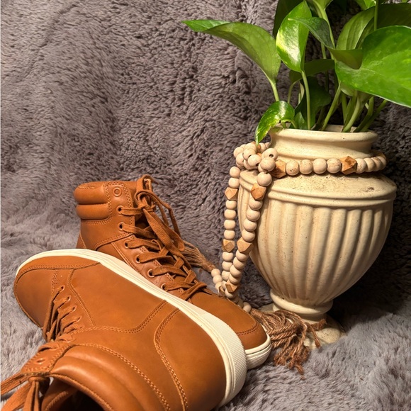 Men’s leather Goodfellow & co high tops - Picture 11 of 13